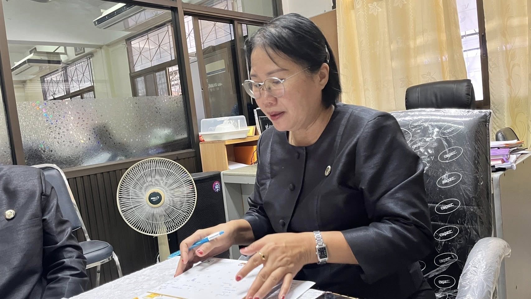 พช.ม่วงสามสิบประชุมขับเคลื่อนงานพัฒนาชุมชน ประจำเดือนพฤศจิกายน พร้อมทบทวนงานที่ผ่านมาและวางแผนงานใหม่ในปีงบประมาณ 2569