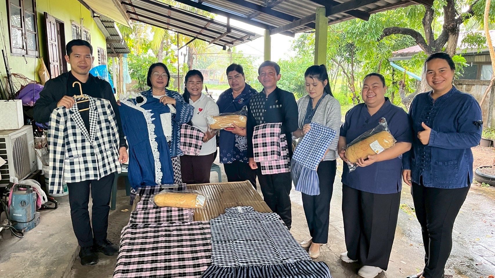 พช.ม่วงสามสิบ รับการตรวจติดตามการดำเนินกลุ่มเป้าหมายเข้าร่วมโครงการ KBO และโครงการ Quadrant D พร้อมประชาสัมพันธ์โครงการคนละครึ่ง พลัส